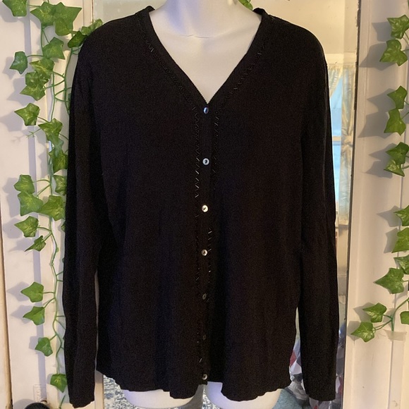 Linda Matthew’s button down - Picture 2 of 4